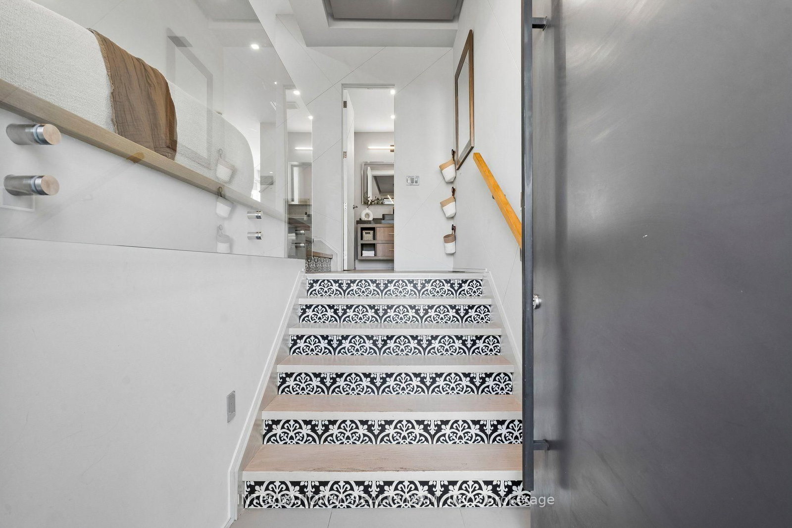 39 Wilmington Avenue • Toronto, ON photo 2