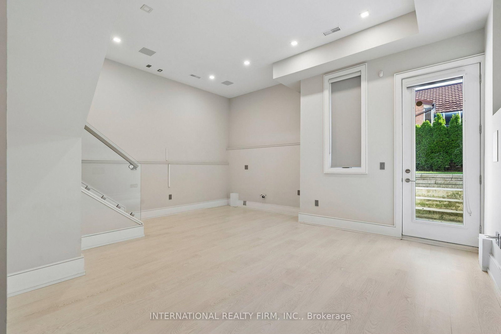 39 Wilmington Avenue • Toronto, ON photo 28
