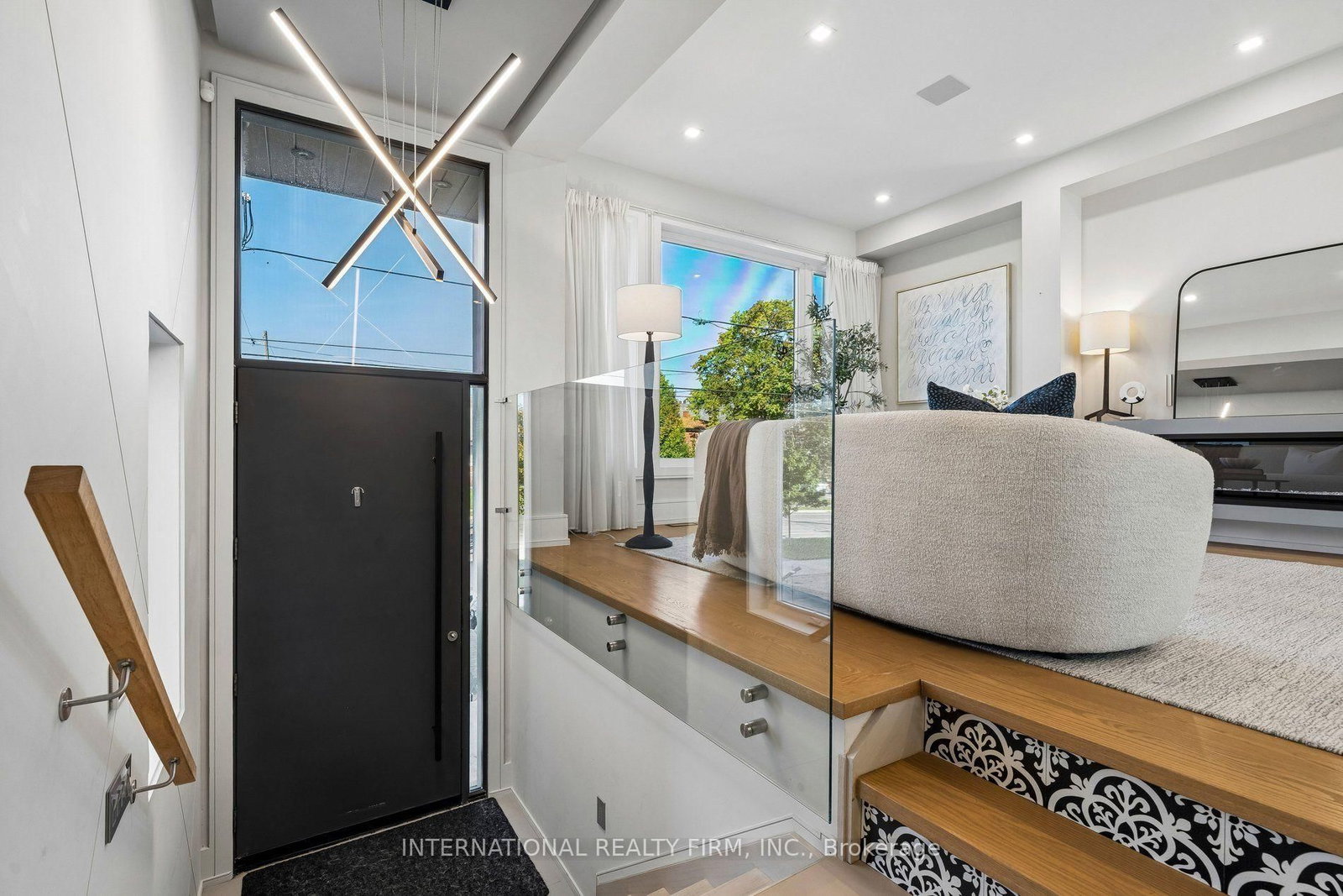 39 Wilmington Avenue • Toronto, ON photo 3