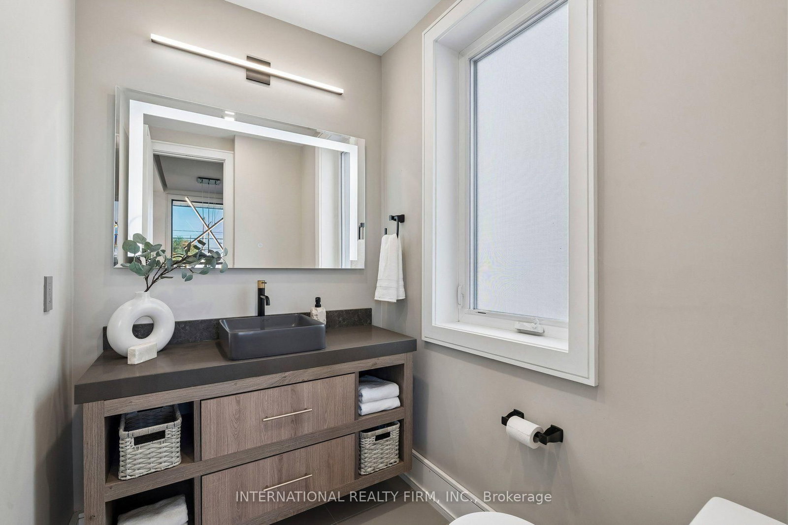 39 Wilmington Avenue • Toronto, ON photo 5