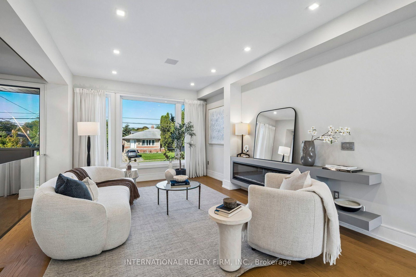 39 Wilmington Avenue • Toronto, ON photo 6
