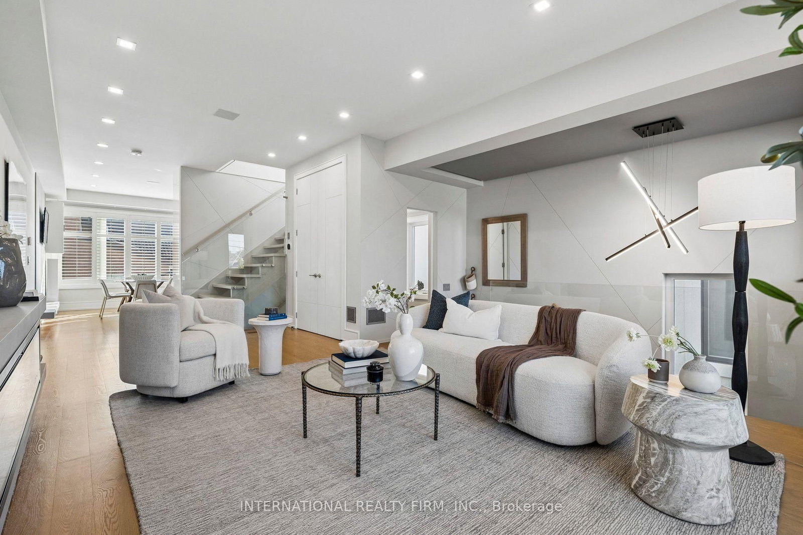39 Wilmington Avenue • Toronto, ON photo 7