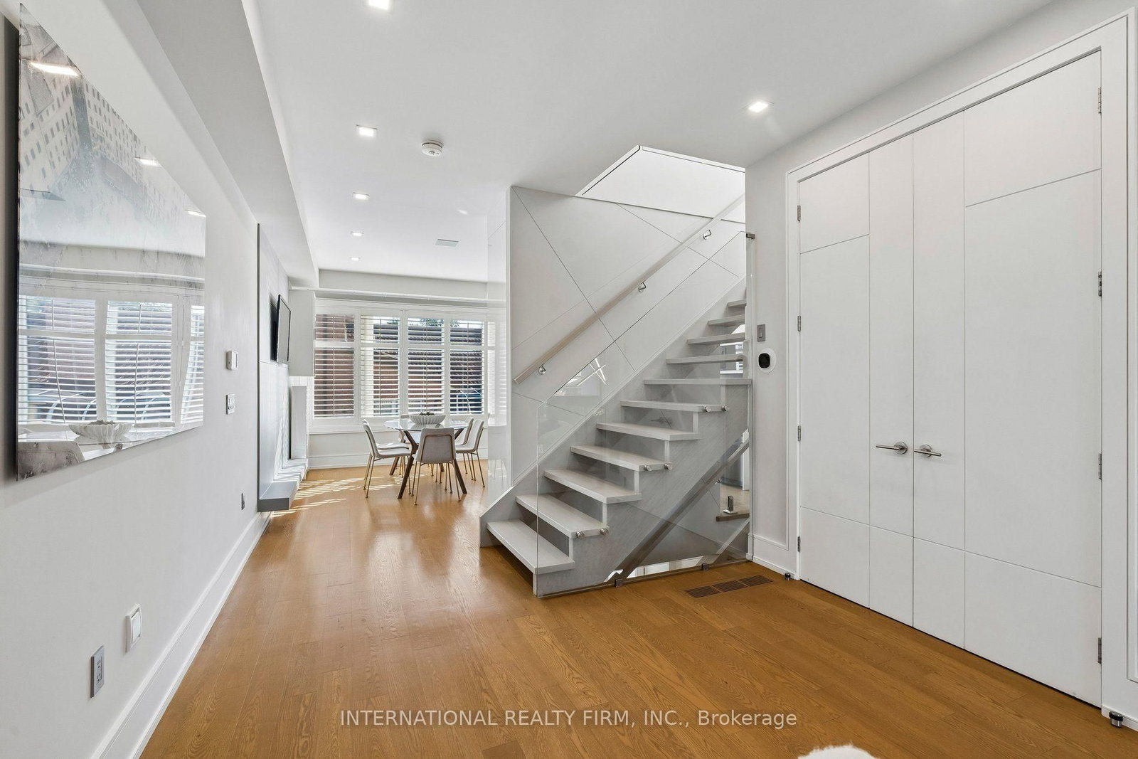 39 Wilmington Avenue • Toronto, ON photo 8
