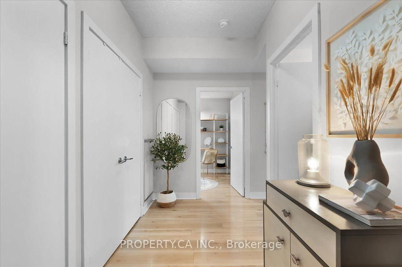 1204 - 438 King Street W