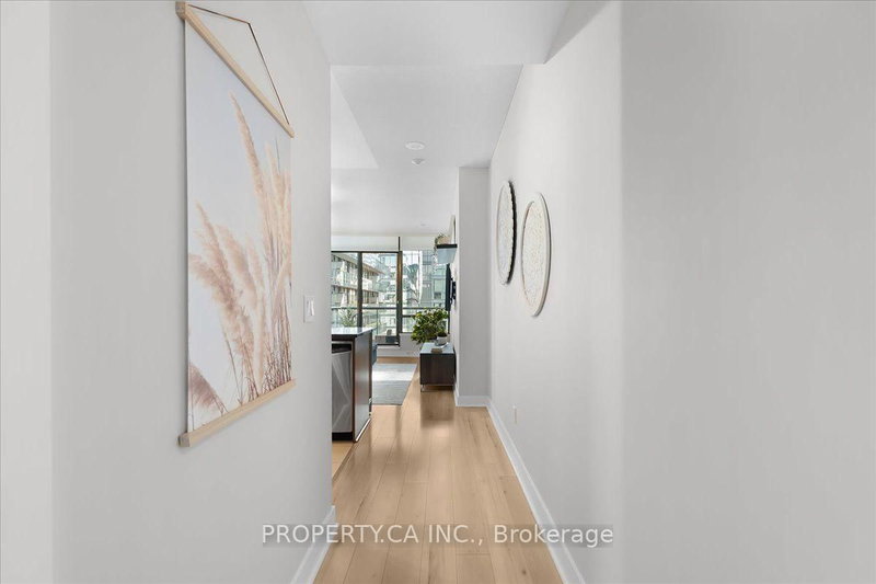 1204 - 438 King Street W