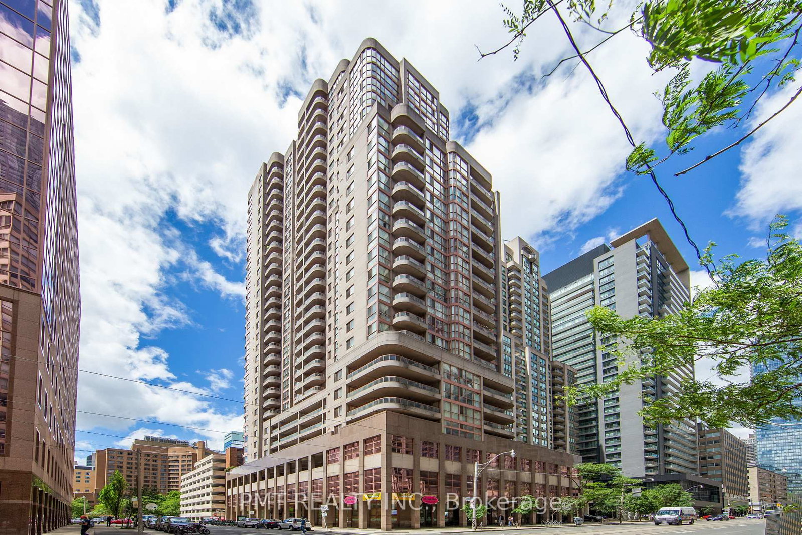 736 Bay St 4