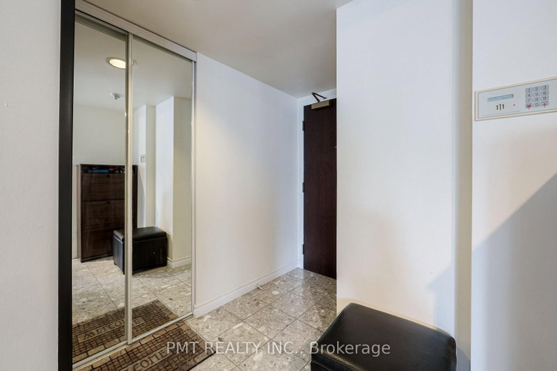 1511 - 736 Bay Street