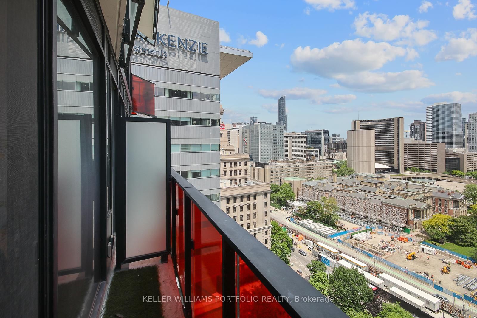 1909-215 Queen St, Toronto, view 12