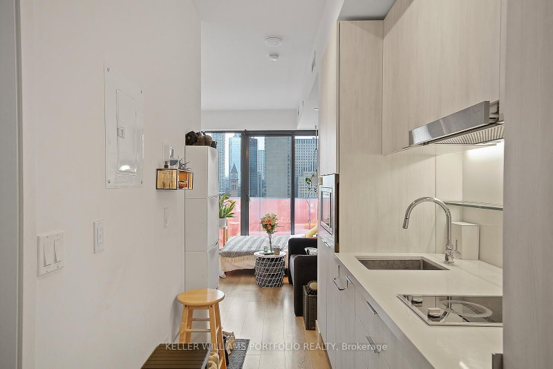 1909 - 215 Queen Street W