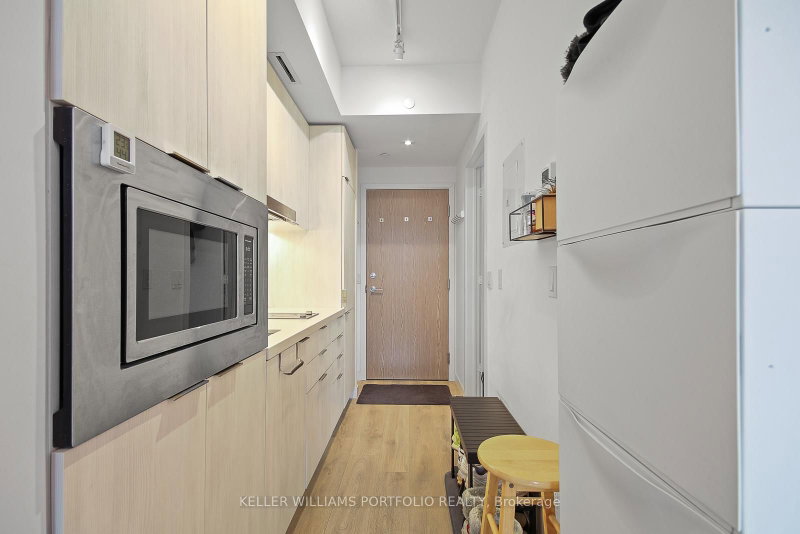 1909 - 215 Queen Street W