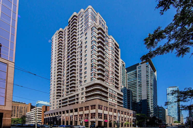 1612 - 736 Bay Street