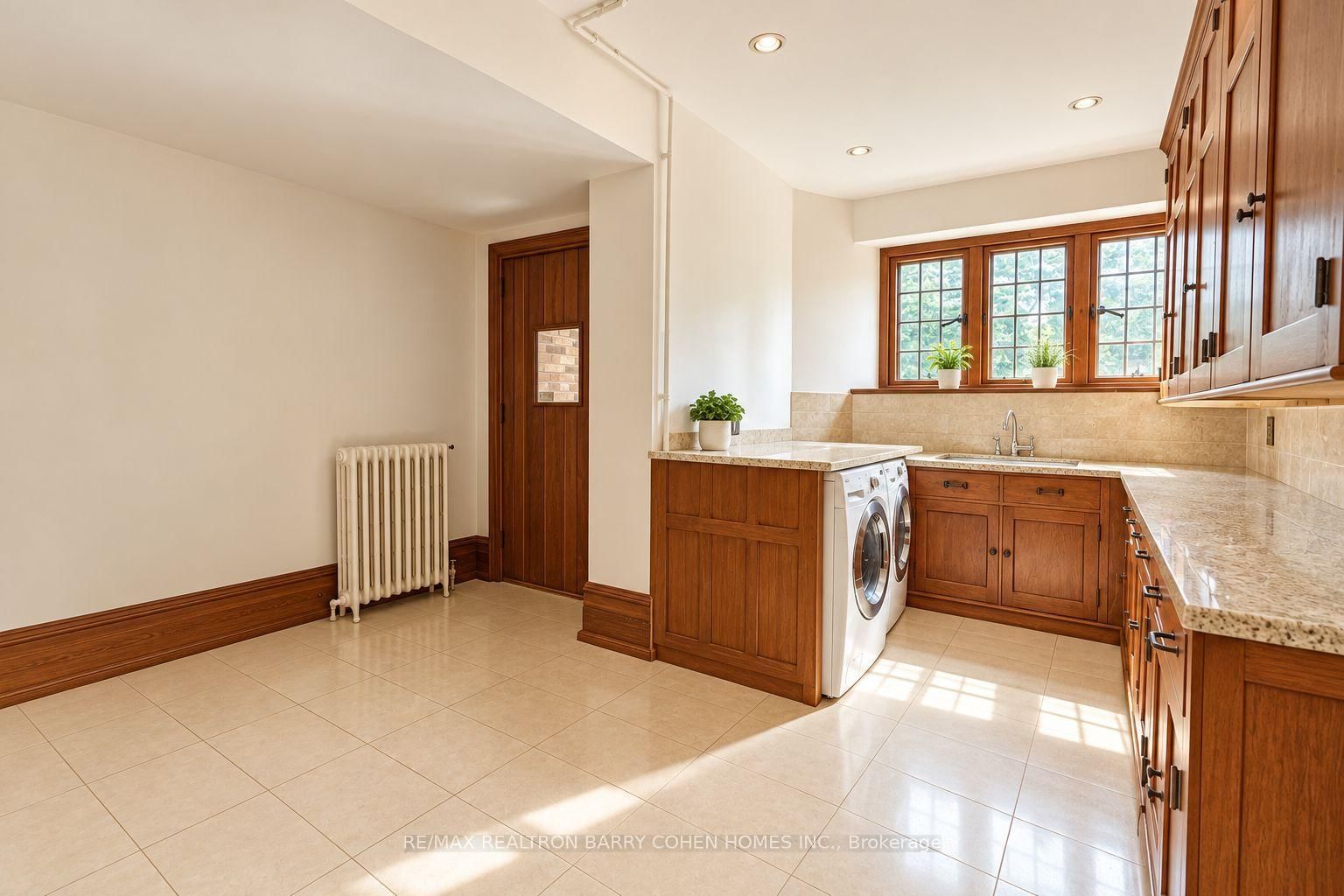 372 Old Yonge St, Toronto, view 10