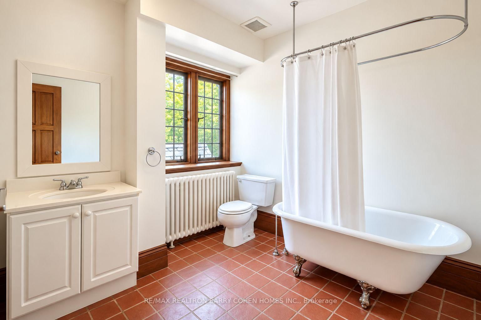 372 Old Yonge St, Toronto, view 27