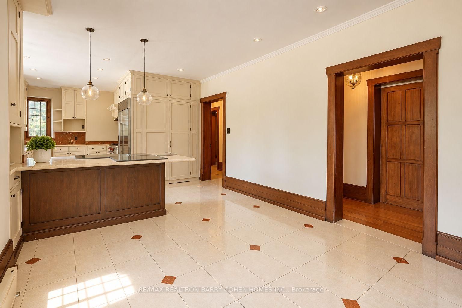 372 Old Yonge St, Toronto, view 9