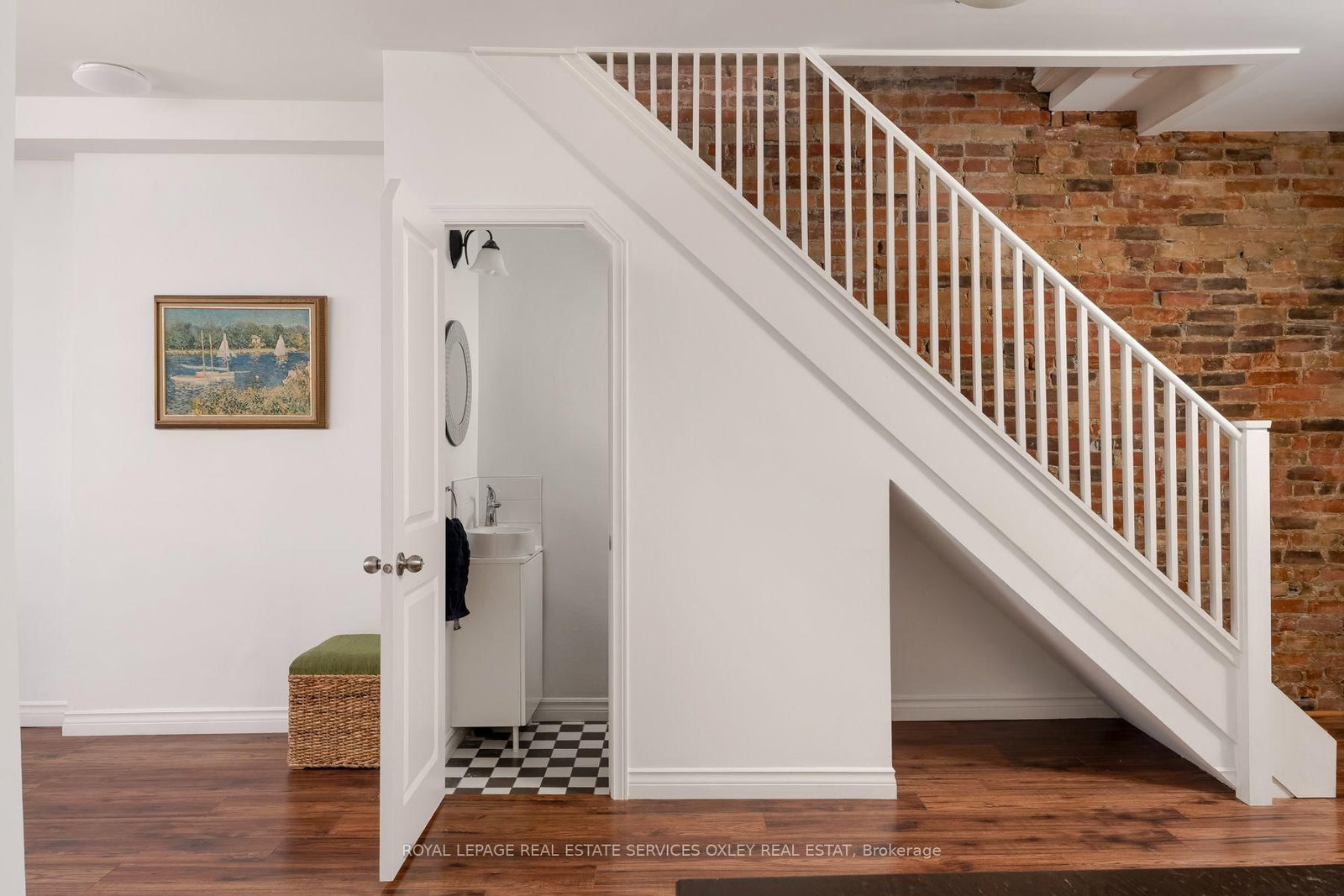 17 Barrie Avenue • Toronto, ON photo 9