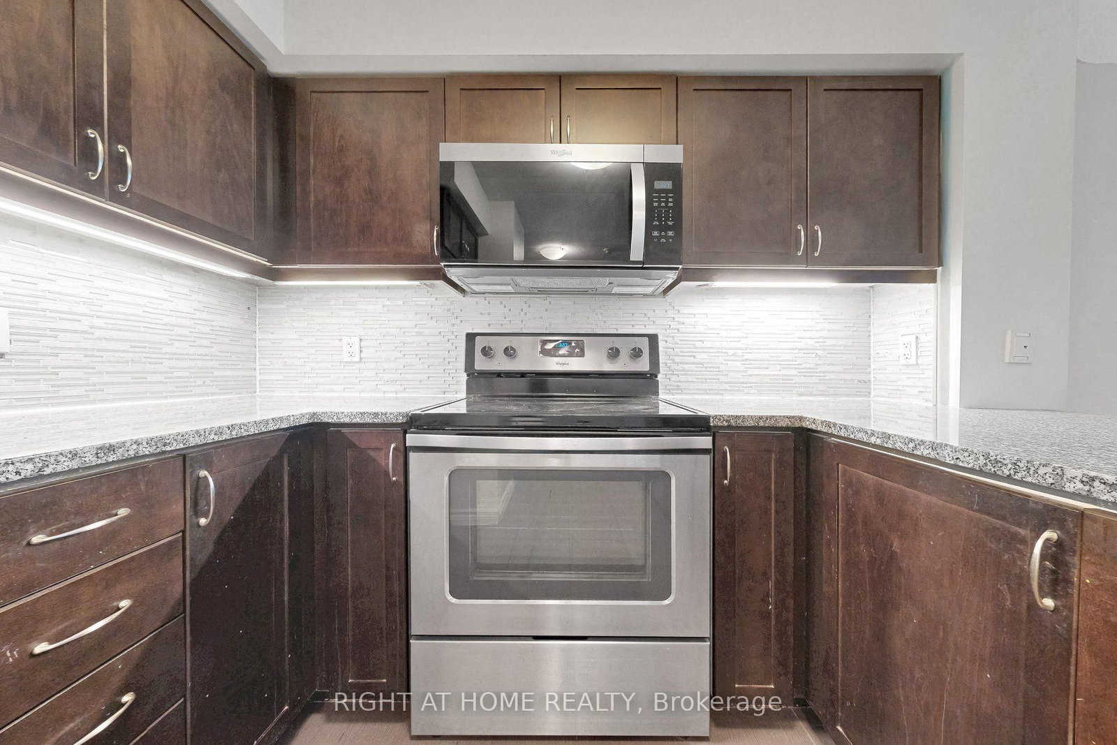 19 Grand Trunk Crescent • #712 • Toronto, ON photo 10