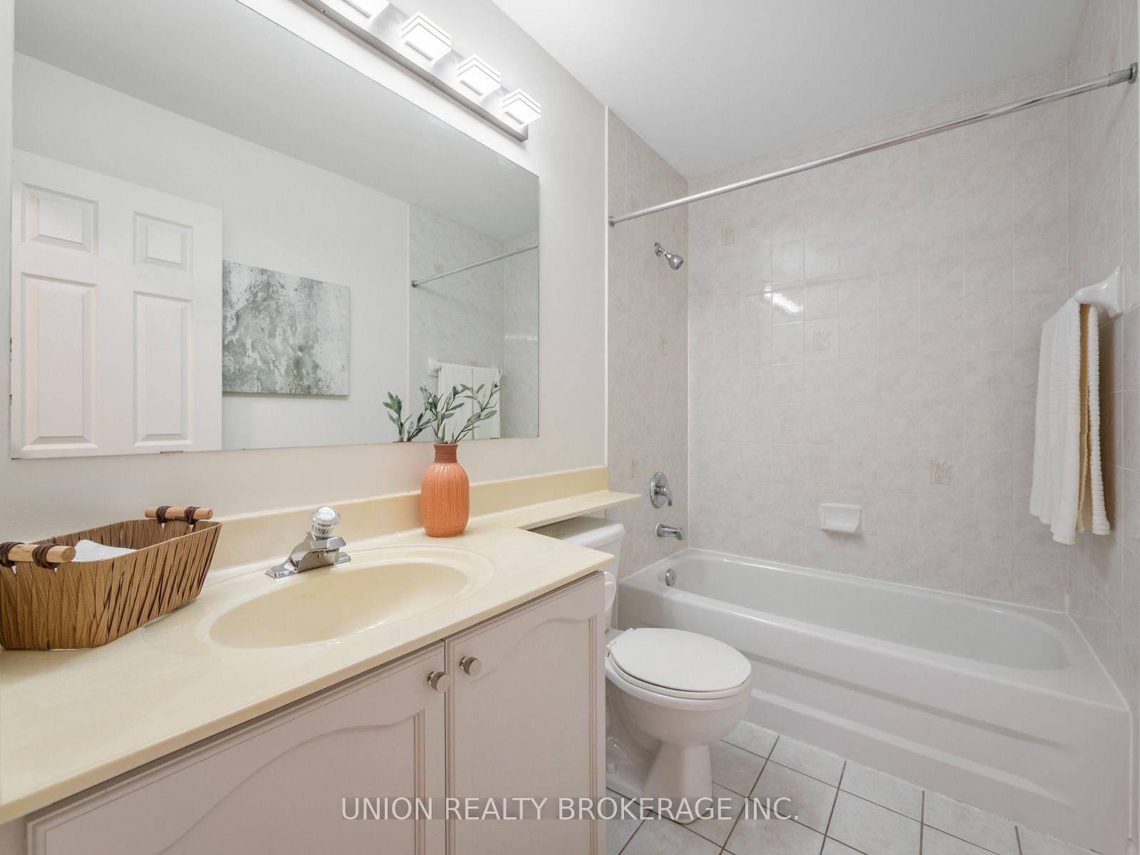 4E Leaside Park Drive • Toronto, ON photo 25