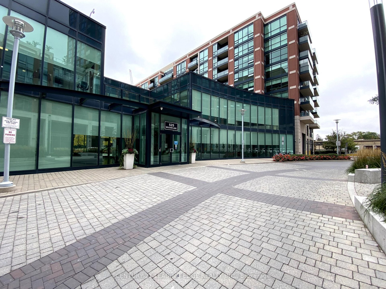 Condo for lease at 915-525 Wilson Avenue, Toronto, Ontario, M3H 0A7 - Clanton Park - MLS: C13782124