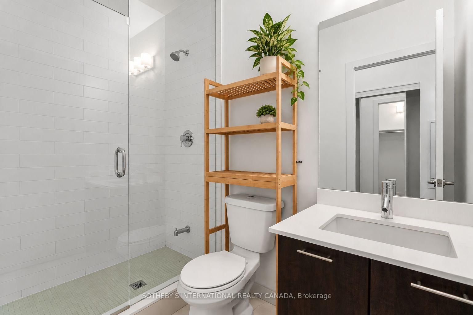 20 Bruyeres Mews • #TH7 • Toronto, ON photo 9
