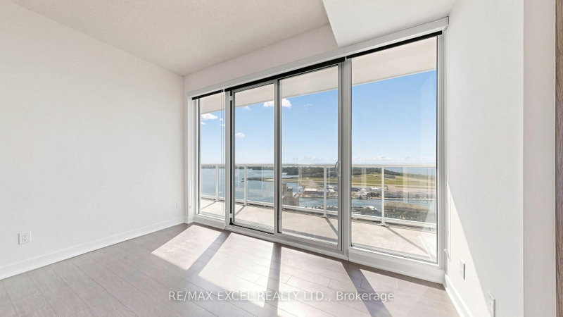 4002 - 17 Bathurst Street