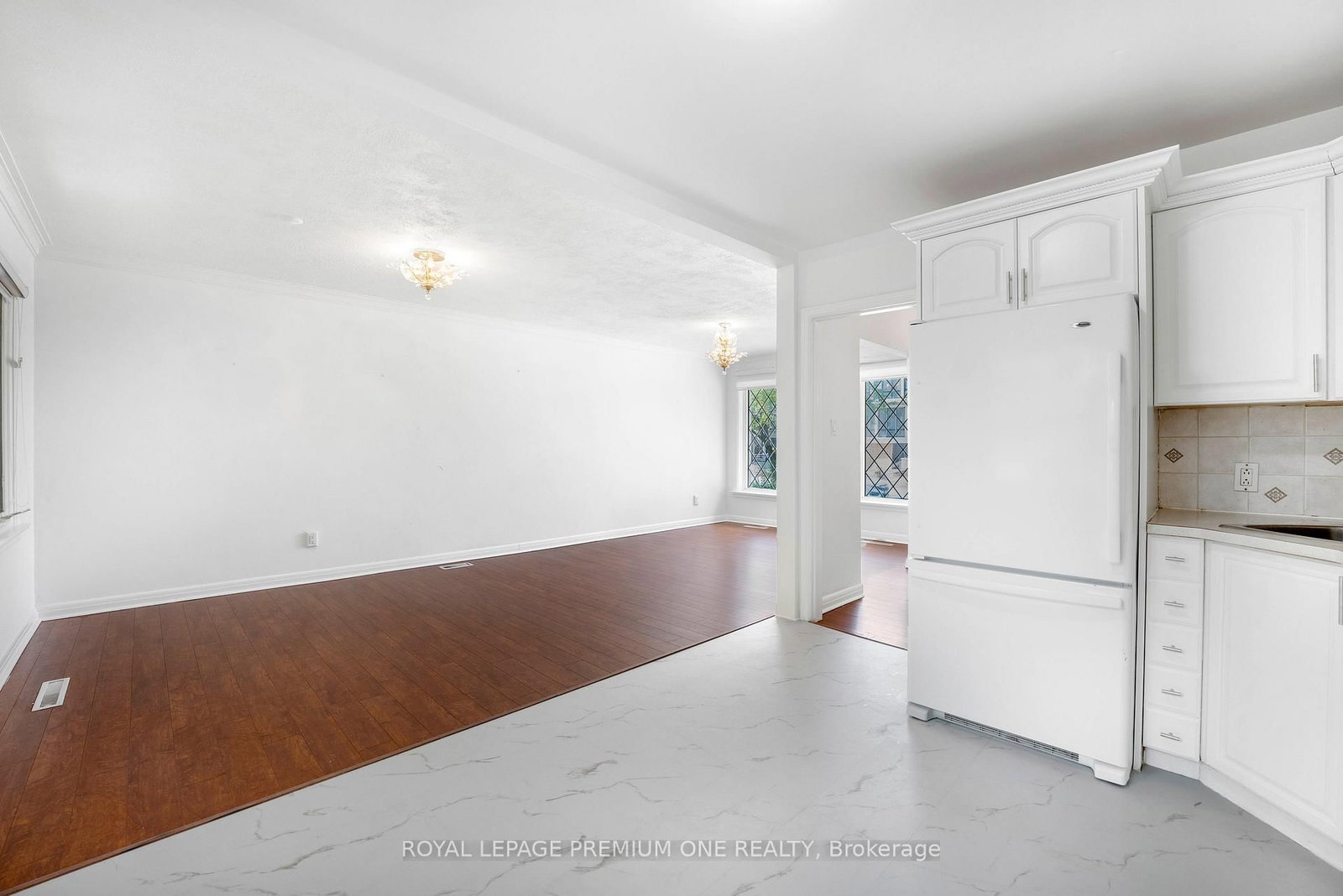 ENTIRE - 139 Mckee Avenue, Toronto 5