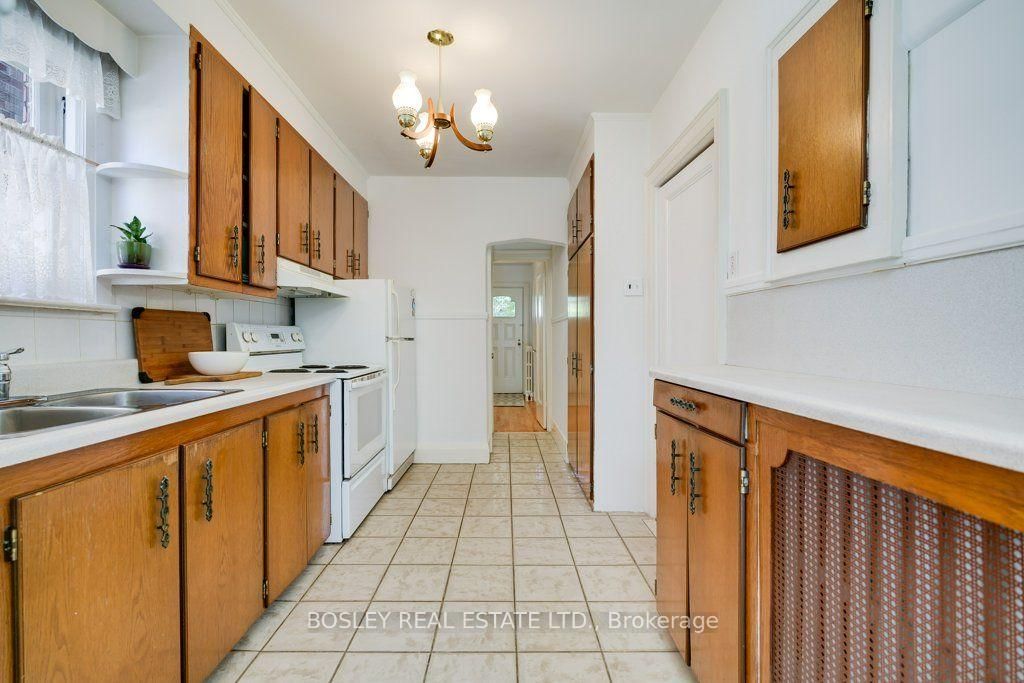 247 Melrose Avenue • Toronto, ON photo 12