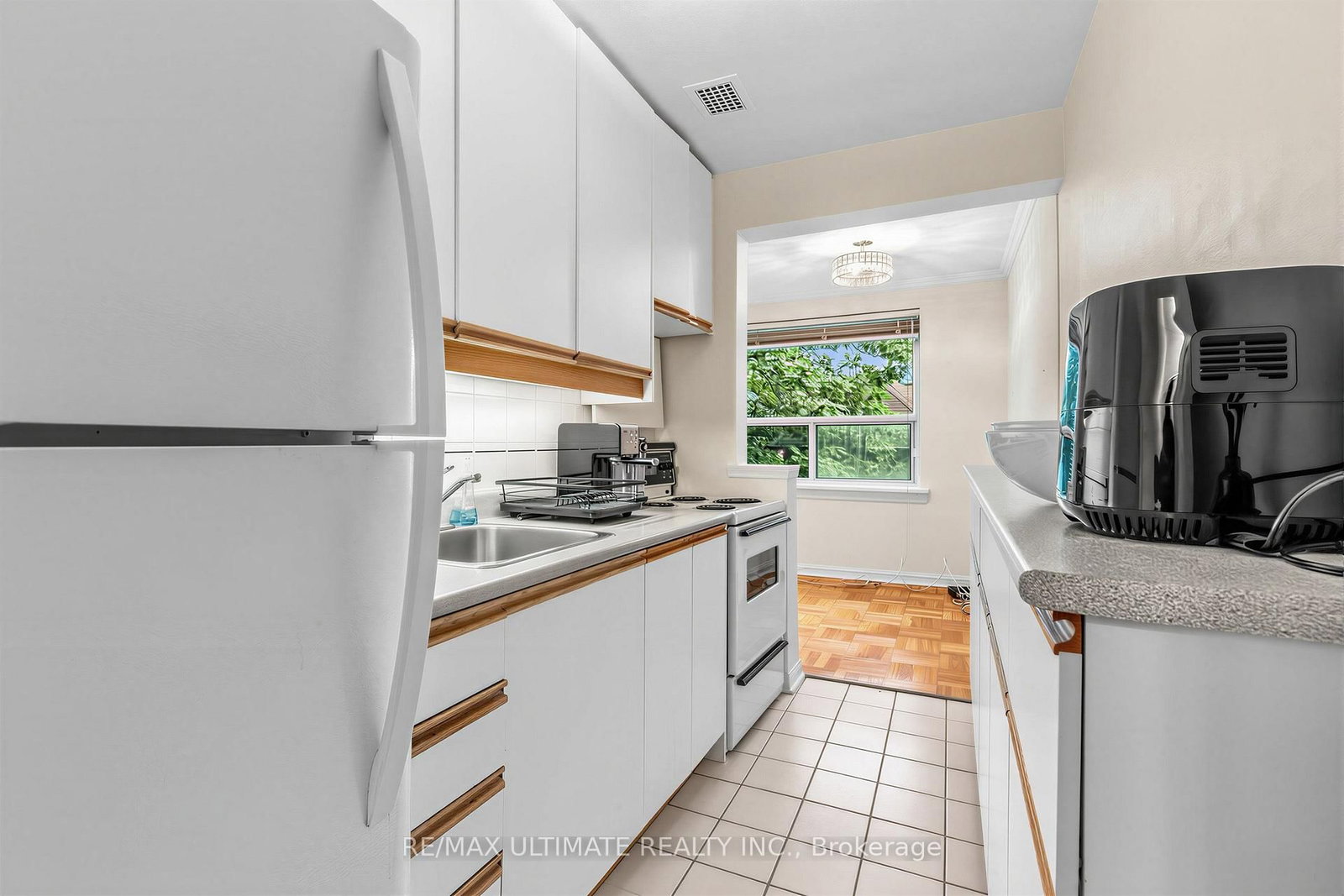Condo for lease at 408-2 Ridelle Avenue, Toronto, Ontario, M6B 1H4 - Forest Hill North - MLS: C13790914