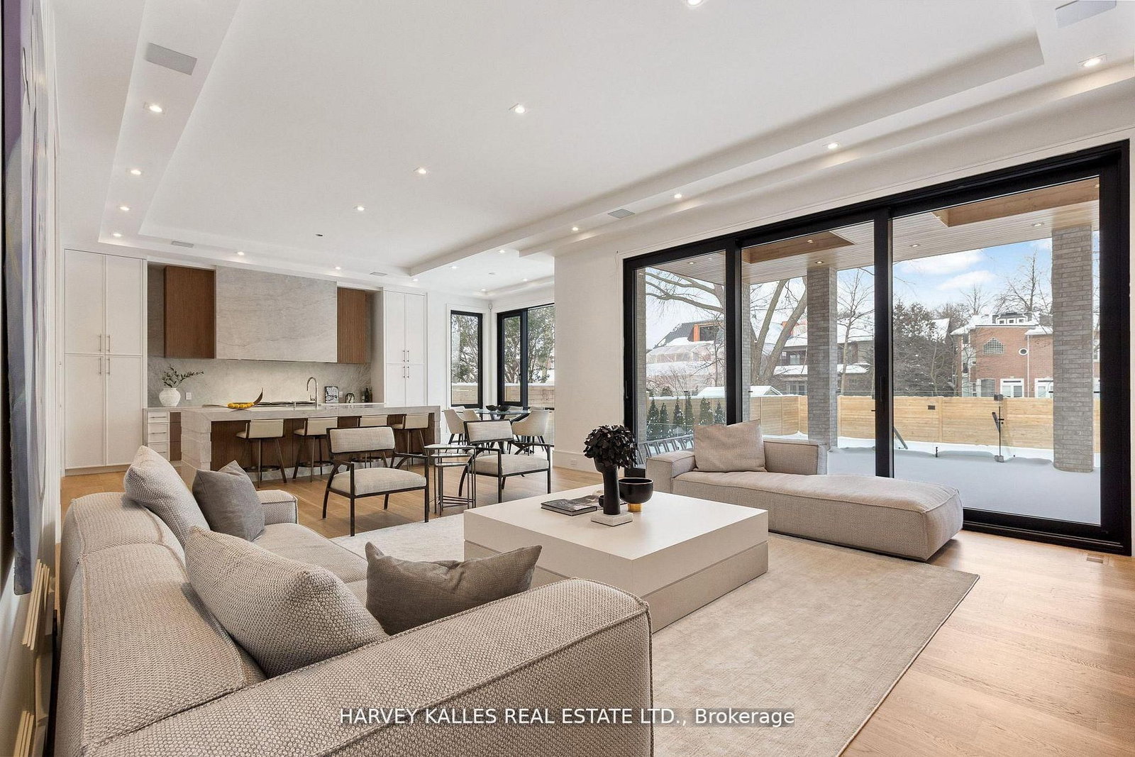 370 Glengrove Avenue W • Toronto, ON photo 13