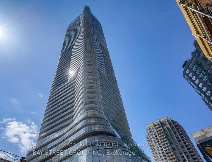 11 Wellesley W St photo 1