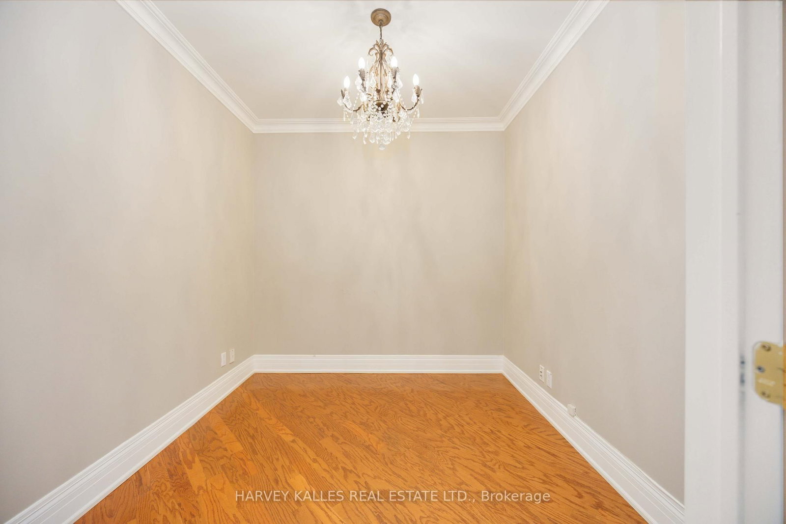 33 Delisle Avenue • #201 • Toronto, ON photo 17