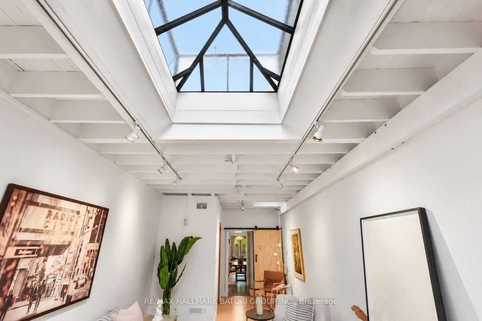 652 Richmond Street W • Toronto, ON photo 13