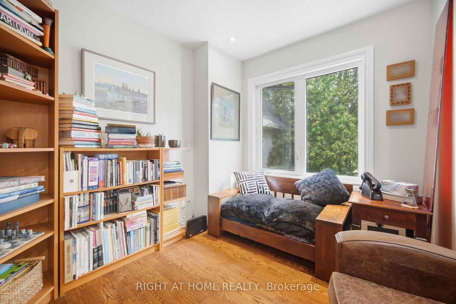 219 Broadway Avenue • Toronto, ON photo 22