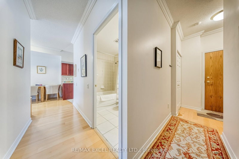 115 Richmond St E photo 5