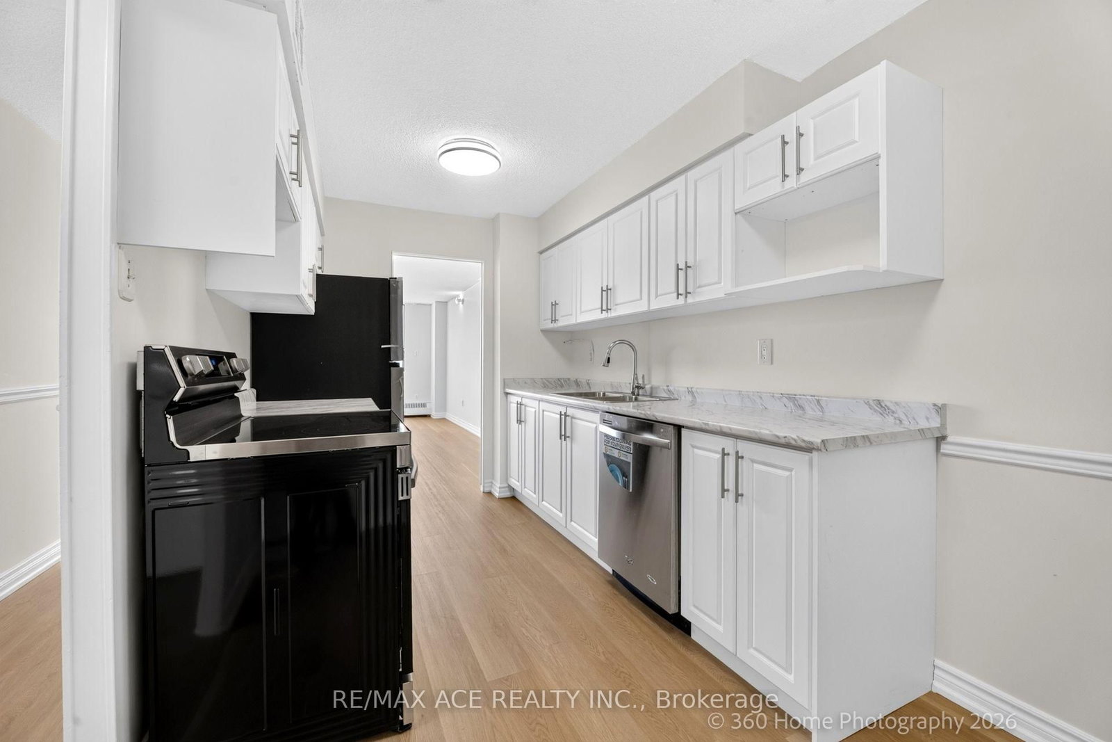 25 Sunrise Avenue • #506 • Toronto, ON photo 15
