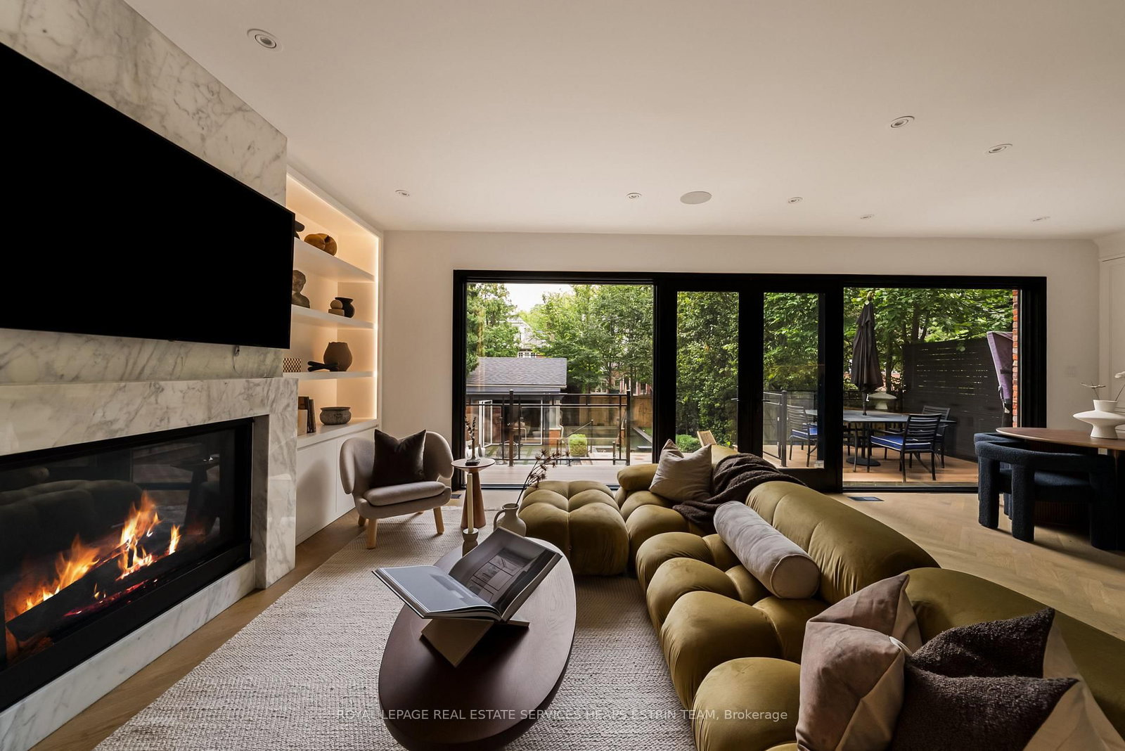 37 St Andrews Gardens • Toronto, ON photo 6