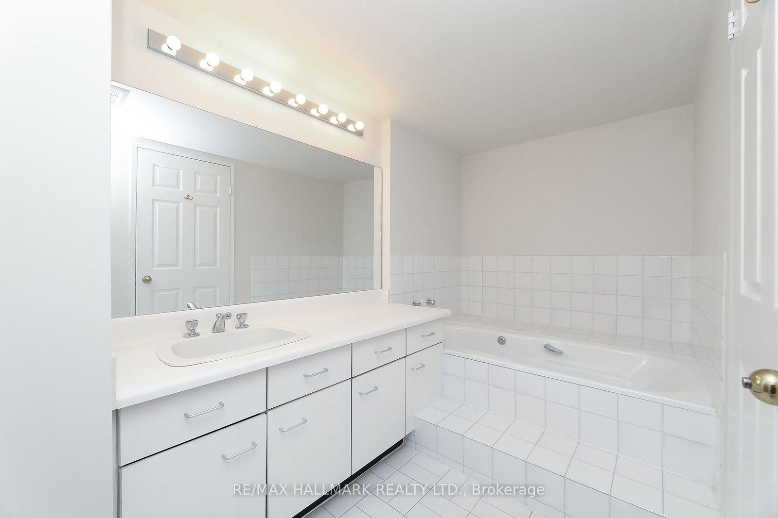 10 Kenneth Avenue • #1704 • Toronto, ON photo 28