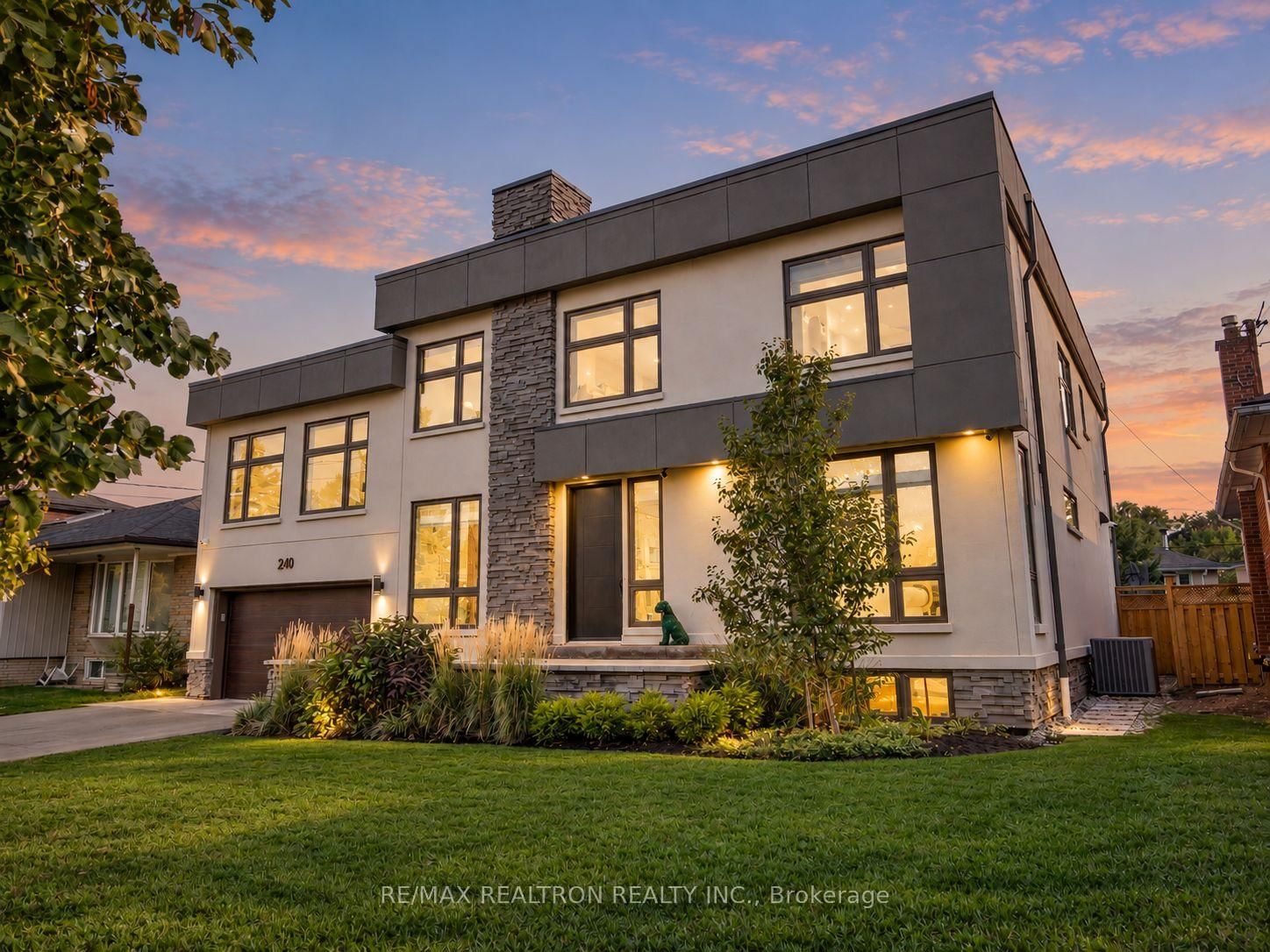 Detached House for sale at 240 Maxwell Street, Toronto, Ontario, M3H 5B7 - Bathurst Manor - MLS: C13802788