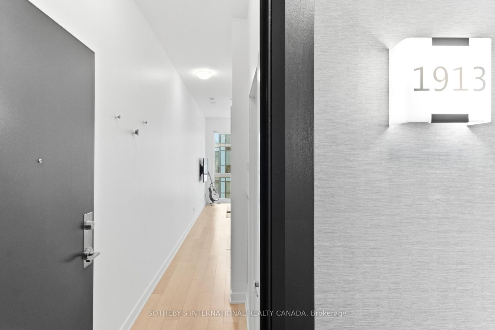 210 Simcoe Street • #1913 • Toronto, ON photo 6