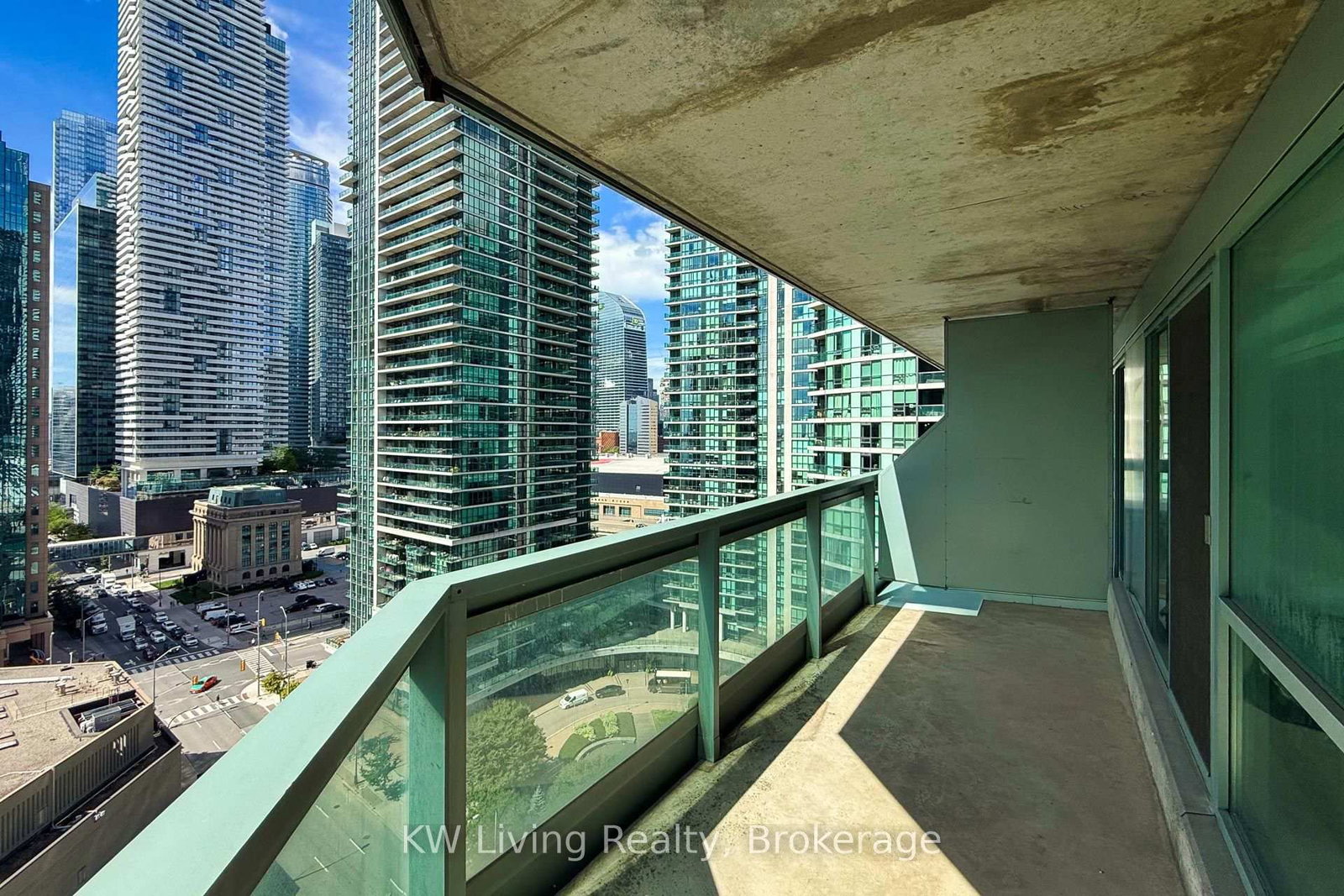 10 Yonge Street • #1702 • Toronto, ON photo 31