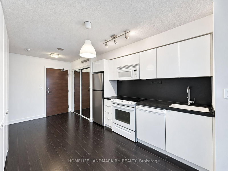 717 - 10 Capreol Court