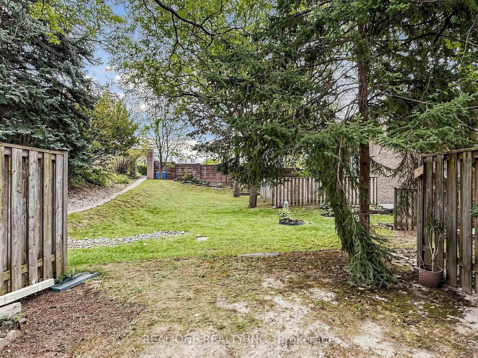 174 Rusty Crestway • Toronto, ON photo 47