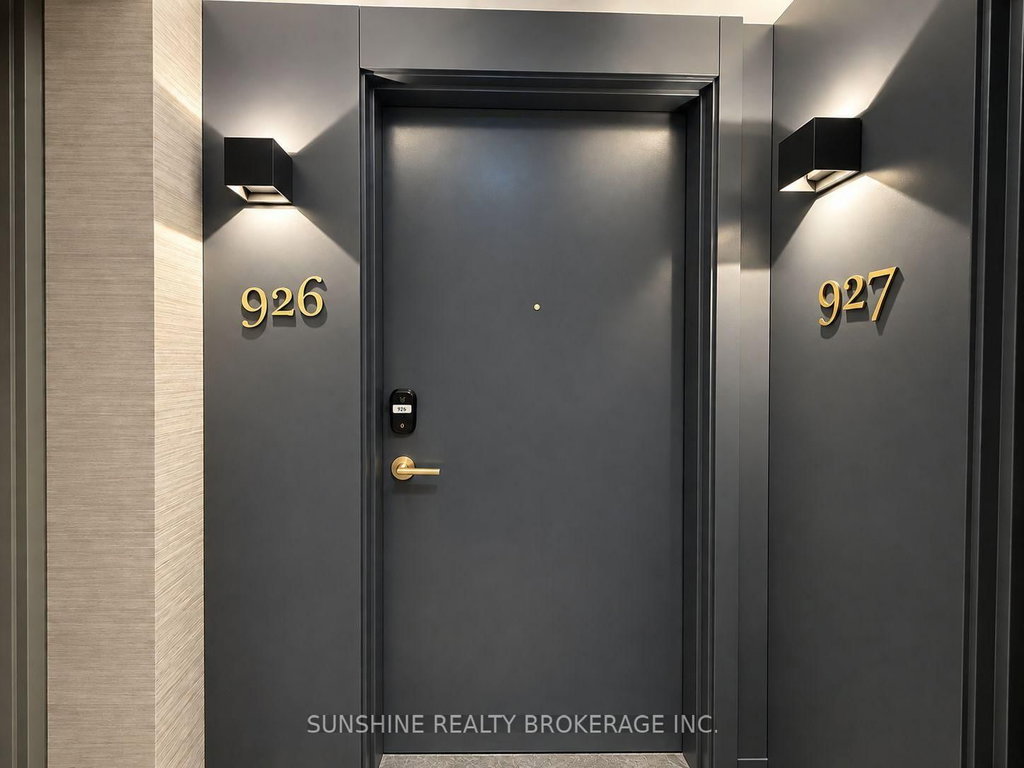 926 - 543 Richmond Street W 4