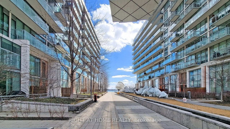 920 - 39 Queens Quay E