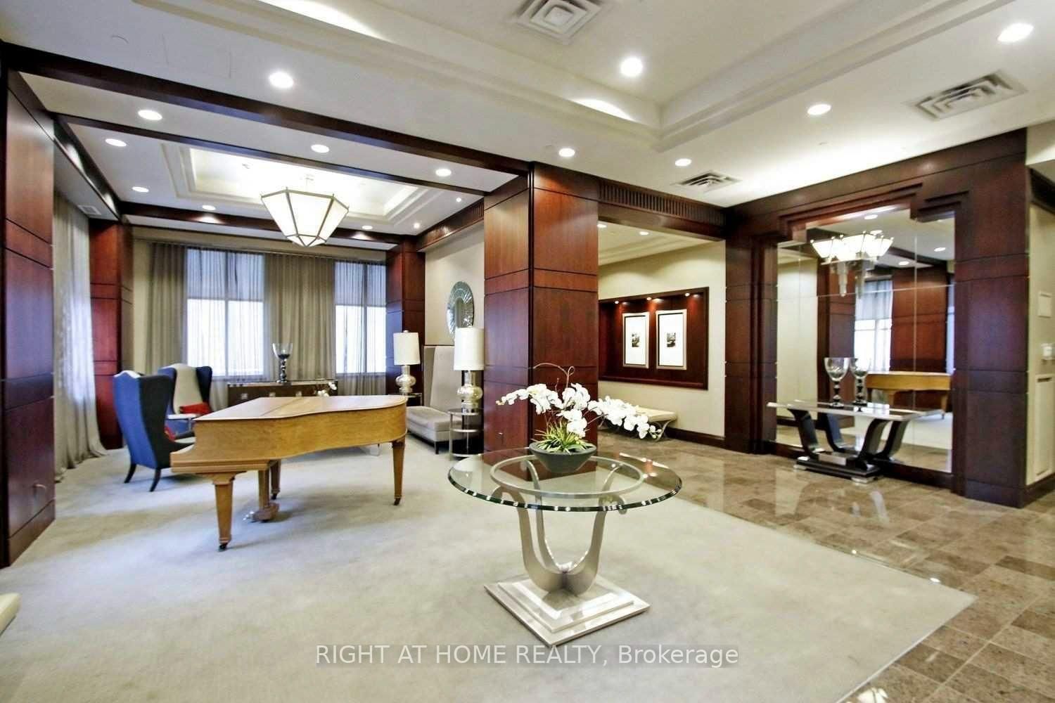 35 Balmuto Street • #1810 • Toronto, ON photo 18