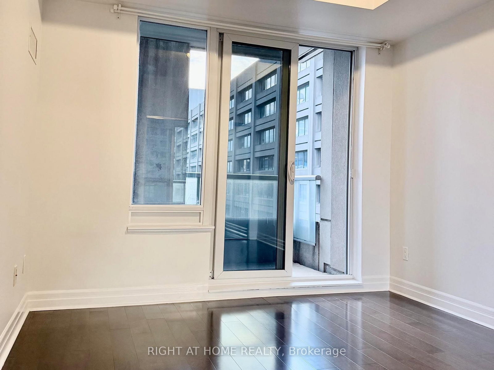 35 Balmuto Street • #1810 • Toronto, ON photo 15