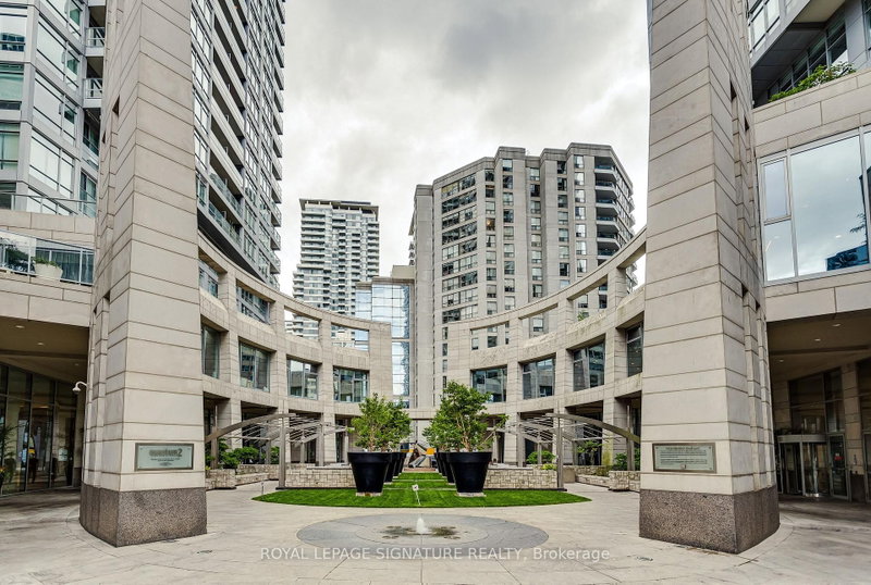 910 - 2191 Yonge Street