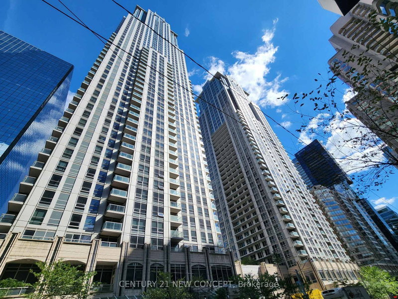 1806 - 761 Bay Street