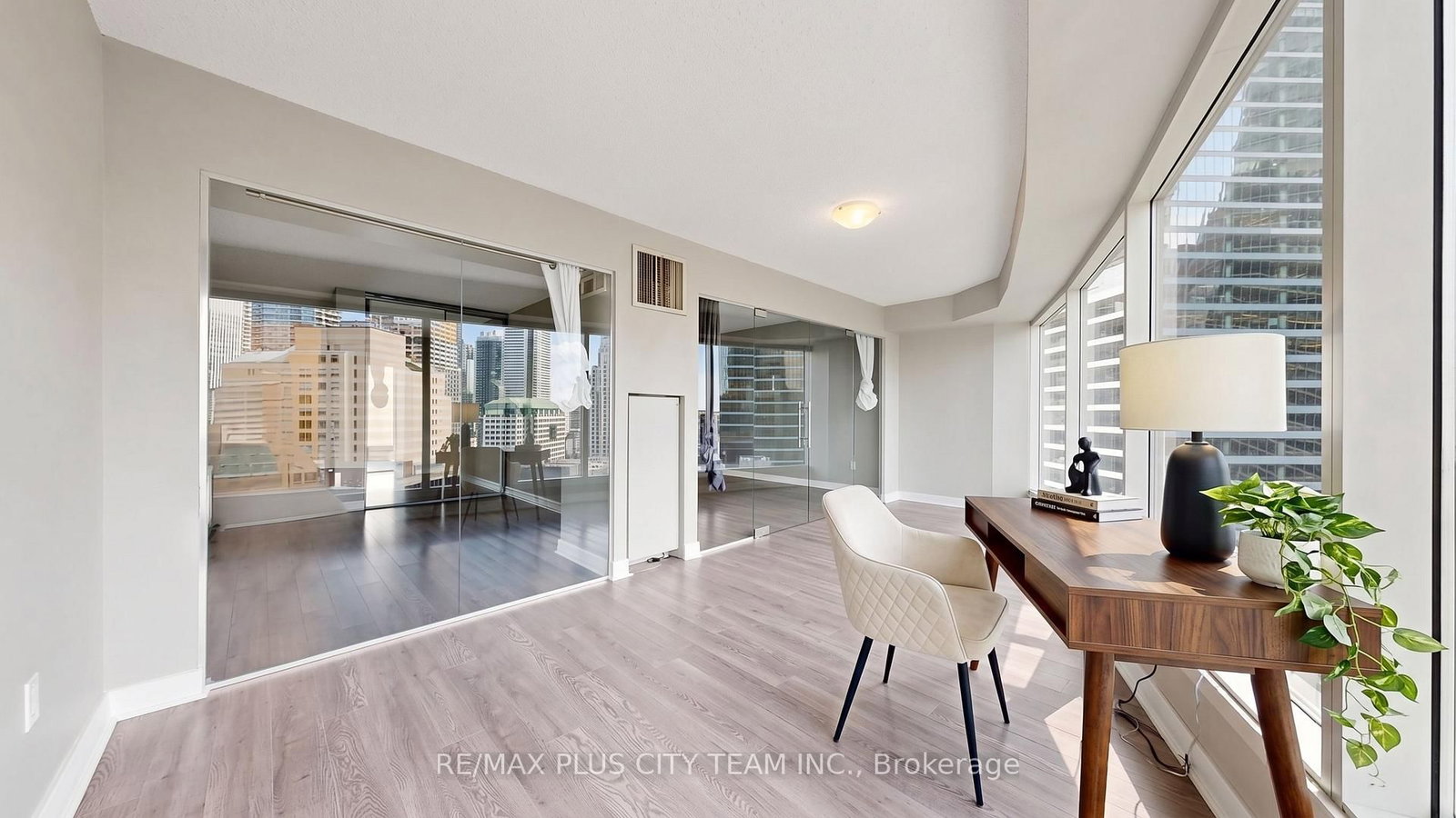 33 University Avenue • #2506 • Toronto, ON photo 17