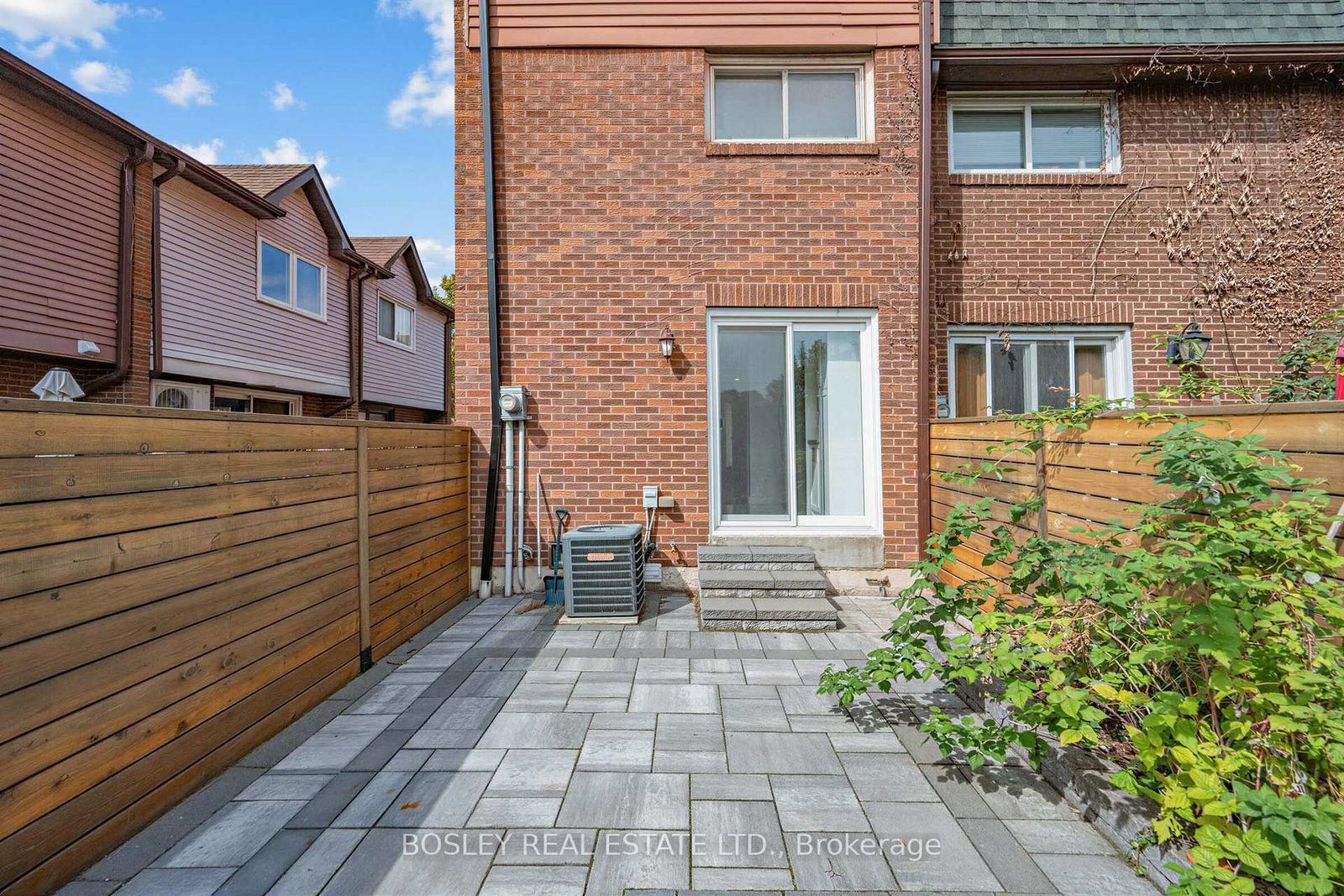 153 Lambertlodge Avenue • Toronto, ON photo 27