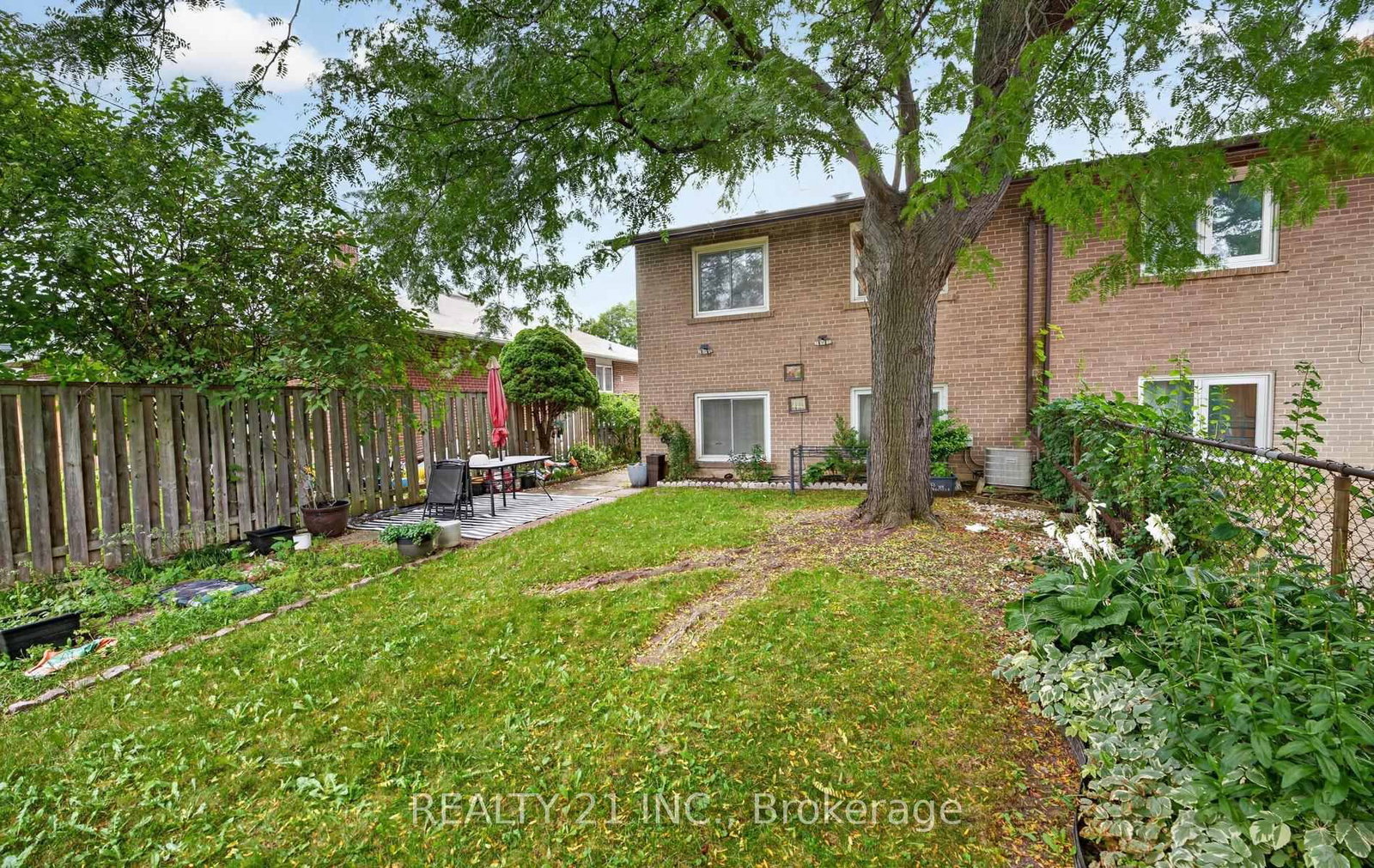 16 Baltray Crescent • Toronto, ON photo 27